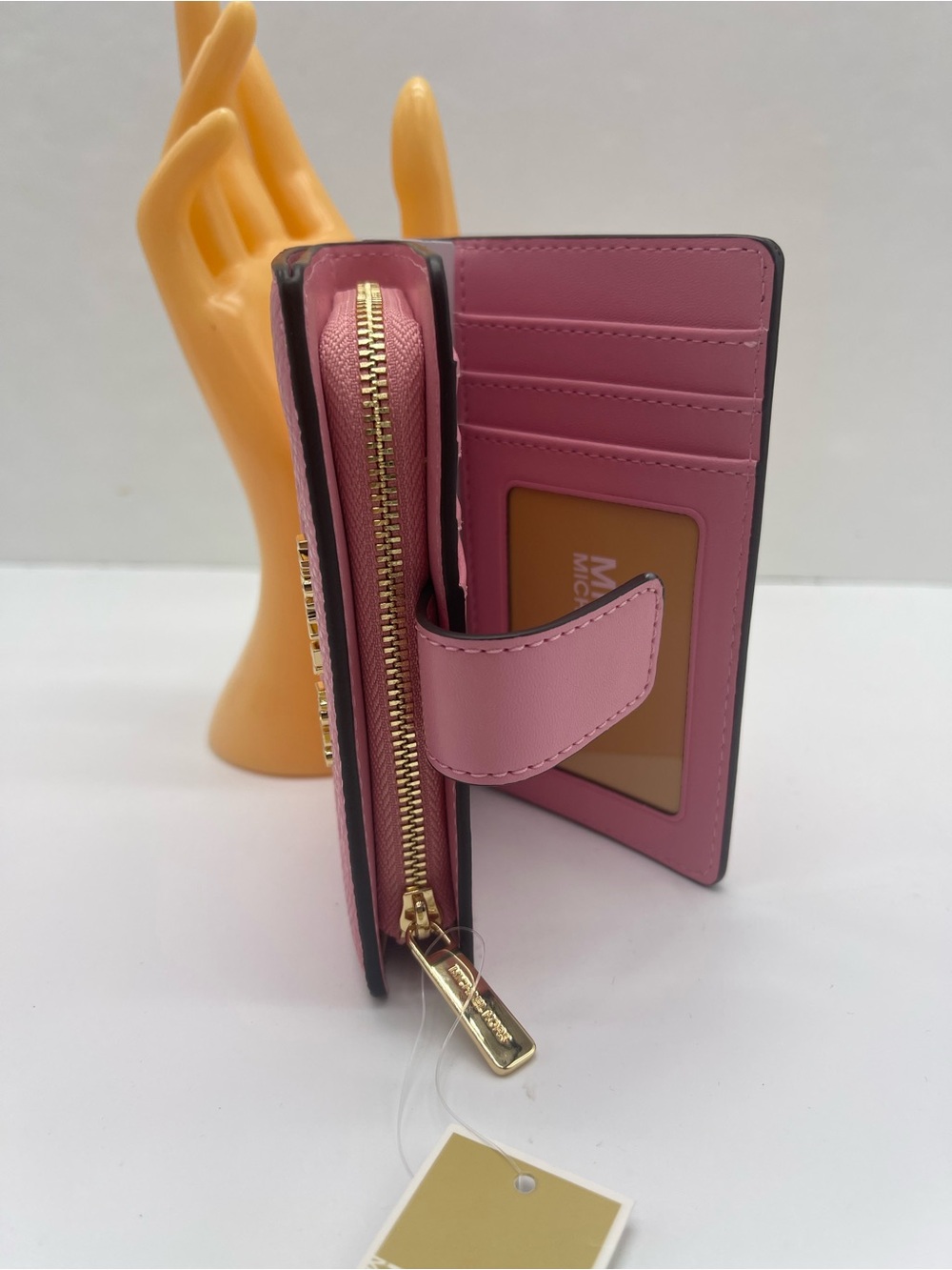 MICHAEL KORS Jet Set Travel Medium MK Logo Debossed Bifold Wallet
Carnation
NWT - Picture 4 of 16